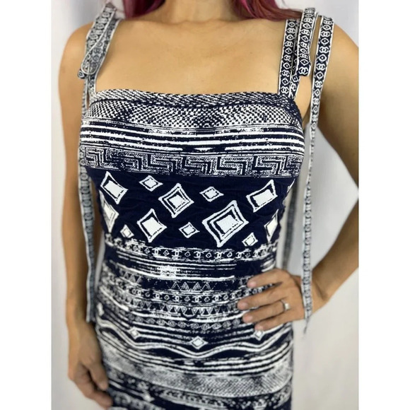 Authentic Chanel RTW 2019 Collection Navy White Midi Dress $5995 - Picture 4 of 17